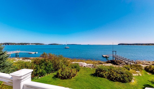 Oceanfront house with private dock, decks & amazing views - snowbird-friendly