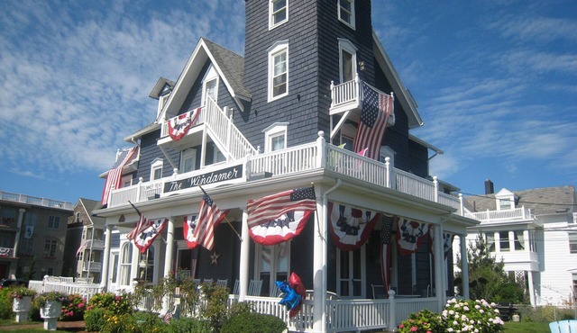 OCEANFRONT, HUGE SUITE SLEEPS 6 , Ocean Views Galore! Great outdoor deck!