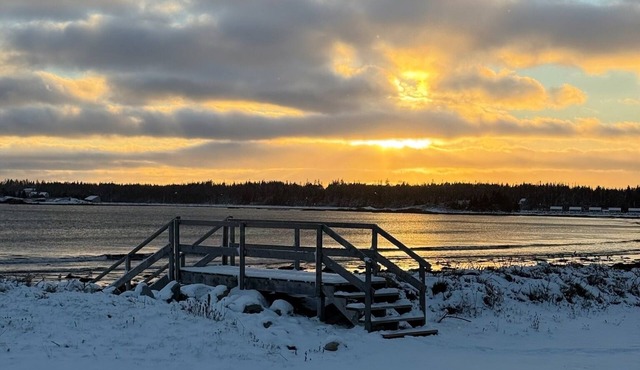 Oceanfront King-Bed Cottage | 2-Bedroom Stay