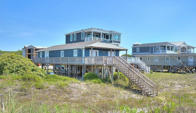 Oceanfront Knotty Pelican in Oak Island: 5 beds, sleeps 12, pet-friendly retreat!