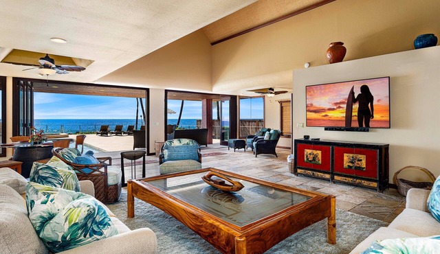 🏖️Oceanfront Kona Home w/Pool & Spa | Walk to Beach