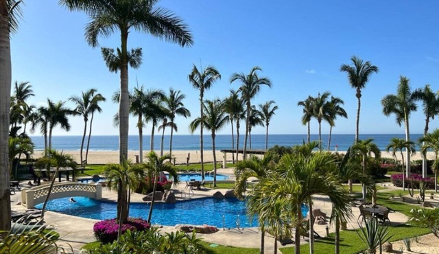 Oceanfront Luxury Penthouse with Private Balcony