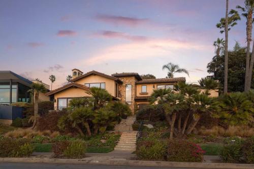 Oceanfront Luxury Home Sunset Views