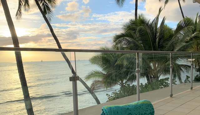 Oceanfront Luxury Waikiki Diamond Head Condo