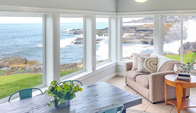 Oceanfront Main floor Duplex in the heart of Yachats