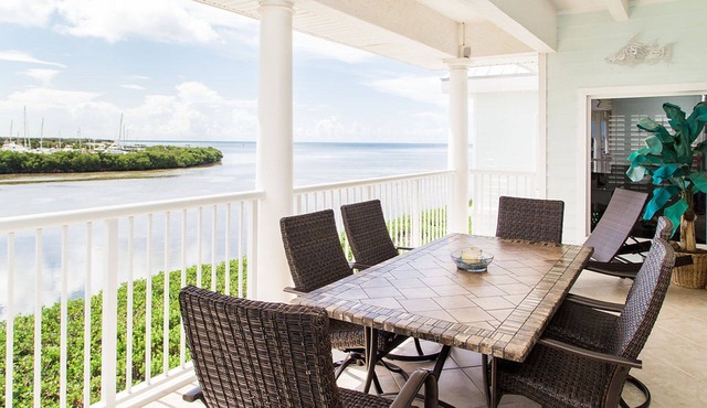 Oceanfront Marina Condo With All Luxuries