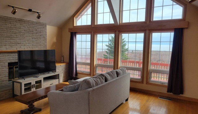 Oceanfront - Million Dollar View with a Hot Tub!