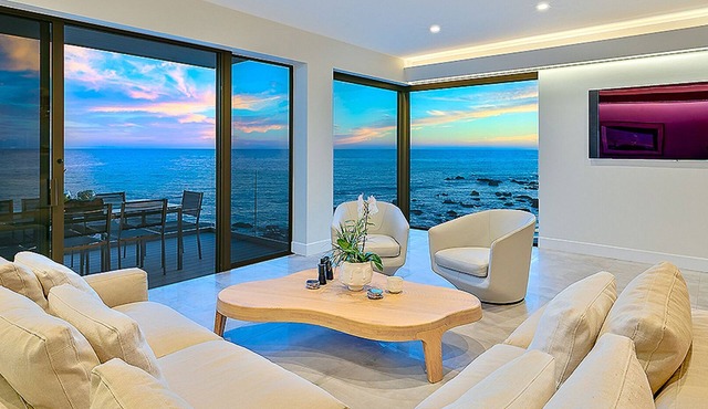 *OCEANFRONT* Modern Beach Villa