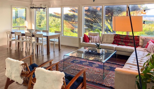 Oceanfront Modern Manzanita Lodge