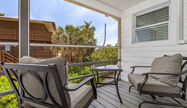 Oceanfront Multi-Family Retreat . 4 Bed, 4.5 Bath . 2 Fully Equipped Kitchens