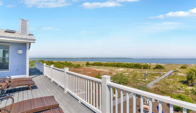 Oceanfront Newly Appointed Home, You will Love "Naut Too Shabby"