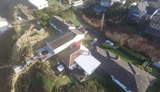 Oceanfront ~ Newport Whale Watch ~ Single Story Home ~ W/Hot Tub!