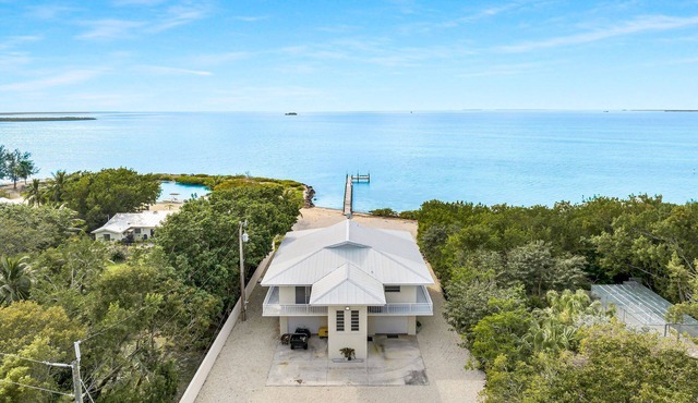 Oceanfront Oasis: Dockside Bliss