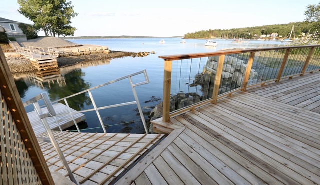 Oceanfront Oasis in Halifax with Boathouse, Wharf & Rec Park 5min to City Centre