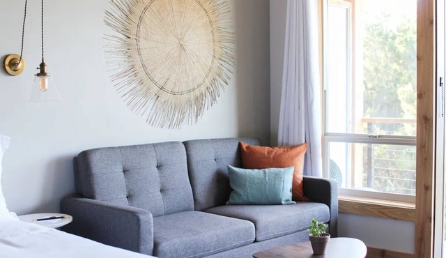 Oceanfront Oasis: Long Beach Retreat Near Discovery Trail! Pets Allowed, Pool.