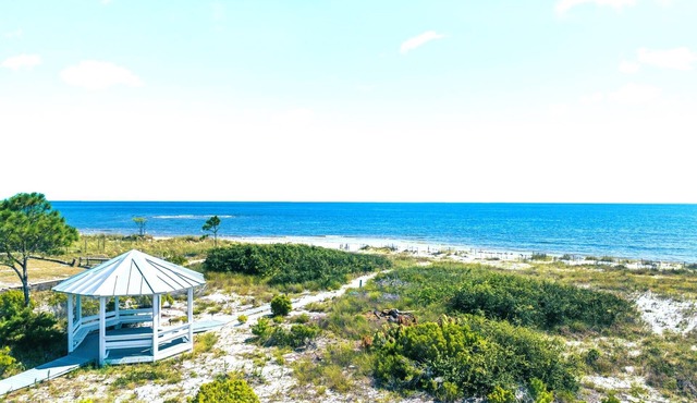Oceanfront on a Private Beach-Hot Tub-Beautifully Remodeled-Dog Friendly Beach