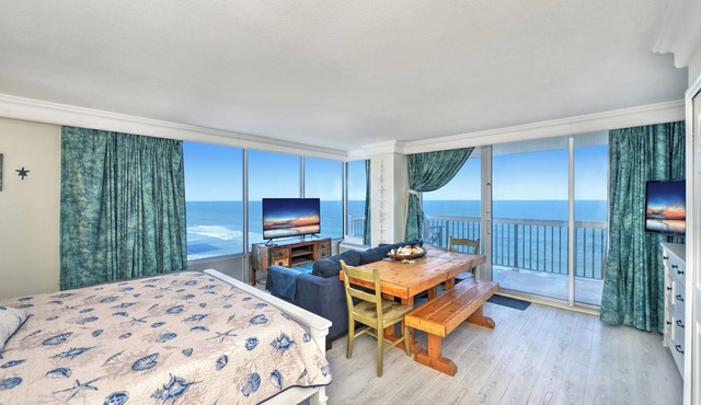 Oceanfront Panoramic Views | Private Balcony |King