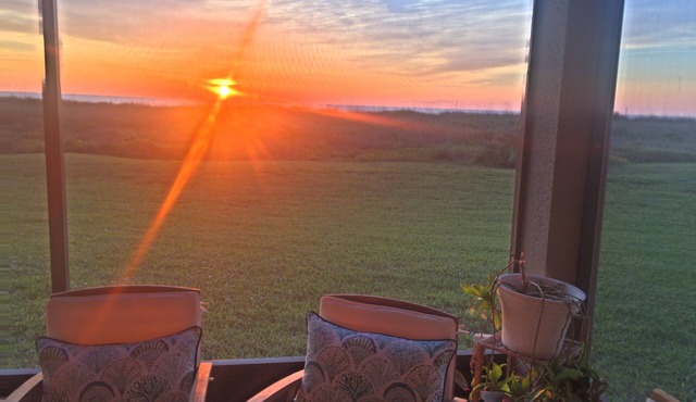 Oceanfront Paradise! 2/2 mins from St. Augustine! Great for families & couples!