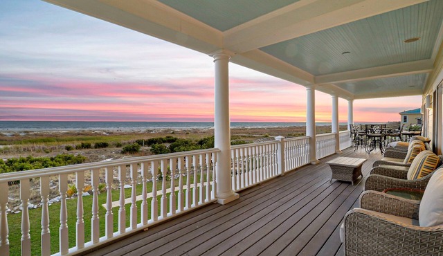 Oceanfront, perfect mid-island location, golf cart included - 717 Winter Trout
