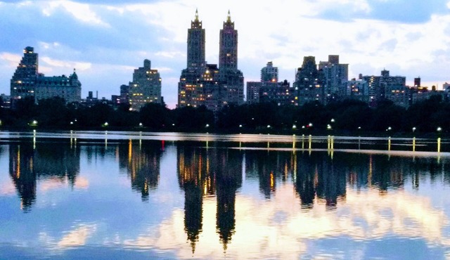 Oceanfront/Pool/Bikes/Parking/Location! Location! Great Energy, Great Vibe!