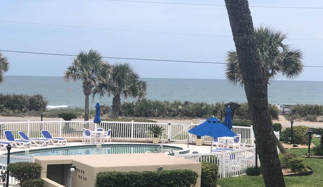 Oceanfront, pool, steps to quiet beach, nicely fully furnished