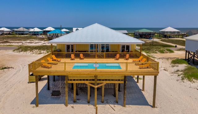 Oceanfront, pool, oversized deck, volleyball pit! - Lemon Breeze
