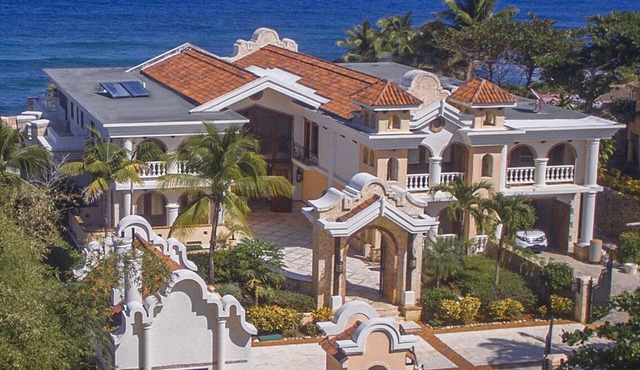 Oceanfront Private 10 Bedroom Villa perfect Wedding/family/friends reunions,