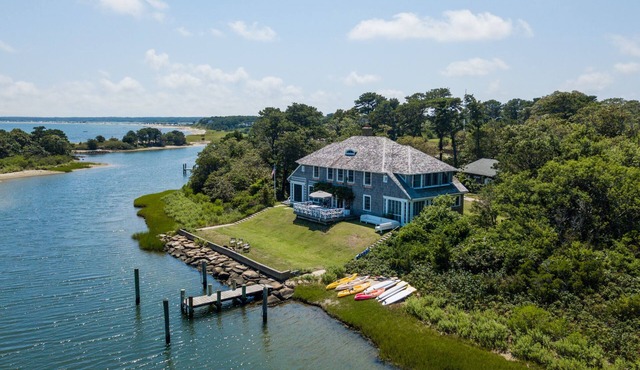 Oceanfront, Private Dock and Harthaven Private Beach - Walk to Noman's, Inkwell
