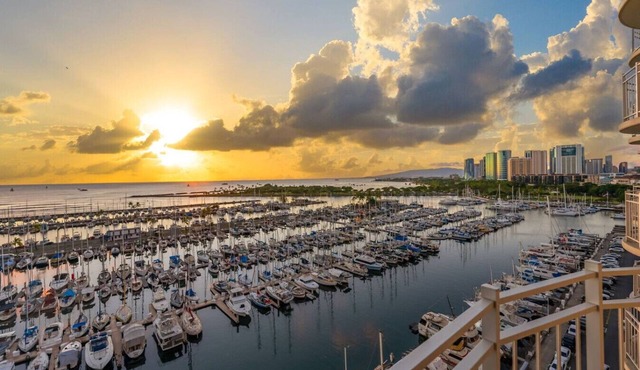 *Oceanfront Renovated Getaway in Waikiki