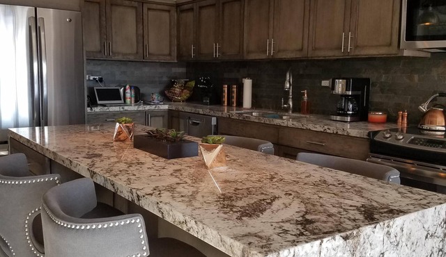 Oceanfront Resort Beach Paradise! Great Reviews, Modern Remodel great location!