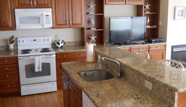 OCEANFRONT RETREAT on a PRIVATE LANE