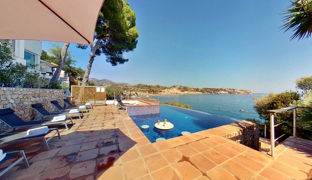 OCEANFRONT Retreat (YOGA), BEST LOCATION AND VIEWS, garden, 2 pools