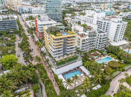 Oceanfront Retreat- South Beach Pool Amenities