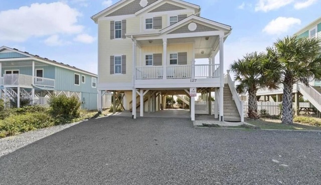 Oceanfront retreat in Holden Beach, 4BR, 3BA, sleeps 10 with stunning views!
