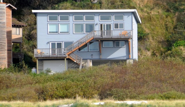 Oceanfront Retreats and Reunions, panoramic view! up to 24 People! New elevator!