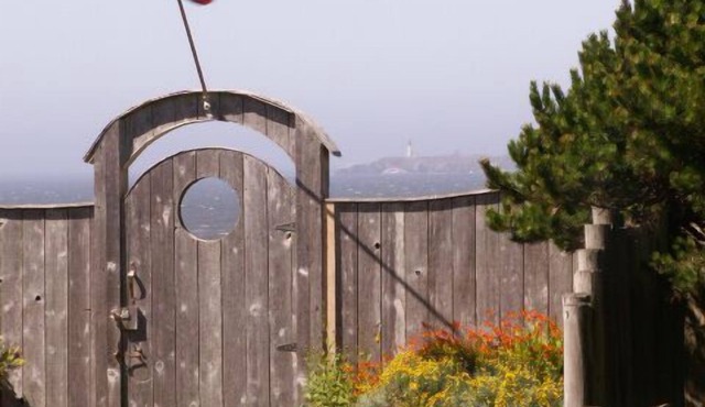 Oceanfront, Sauna, Large Oceanview Soaking Tub, dog friendly with yard