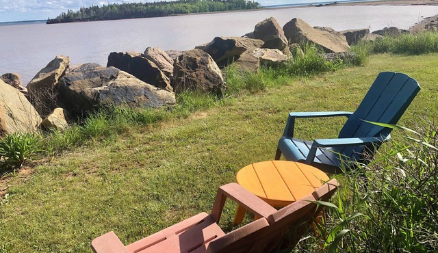 Oceanfront Seacan · Private Beach, Perfect for Two