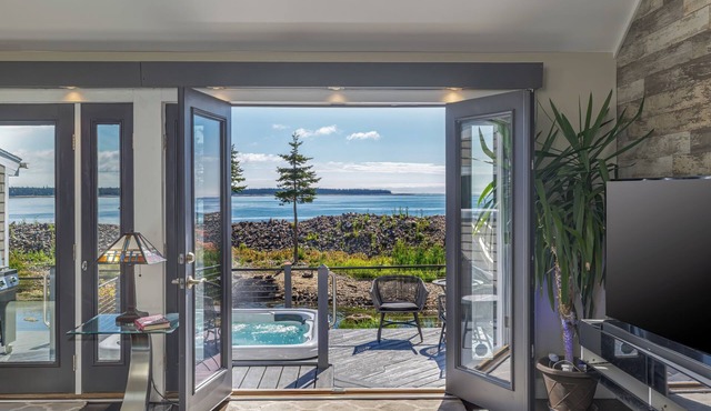 Oceanfront Seaglass Estate Near Acadia National Park, with Hot Tub and Views!