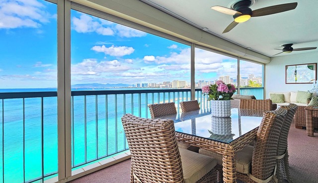 Oceanfront Spacious Condo Sleeps 3 Stunning Ocean, Tropical Beach and Bay Views