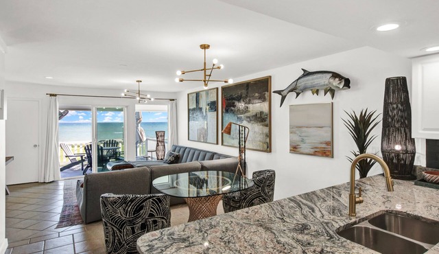 Oceanfront, stunning, renovated, Guests love it!