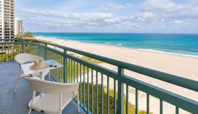 Oceanfront Stay | Onsite Pool & Beach Access