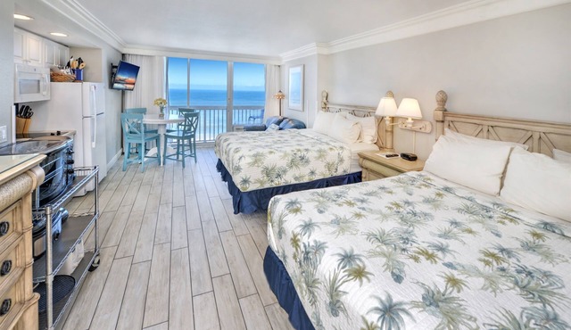 Oceanfront Studio Suite w/Private Balcony