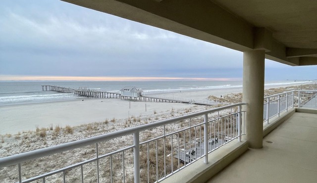 Oceanfront Studio steps away from Ventnor City Beach