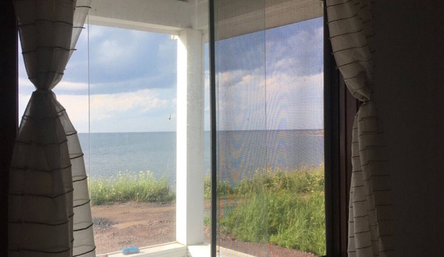 Oceanfront Sunset Cottage with Kayaks