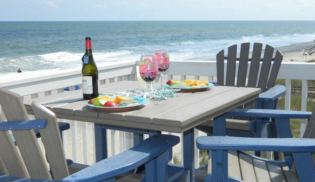 Oceanfront top floor condo in Ocean Dunes. Indoor and outdoor pools