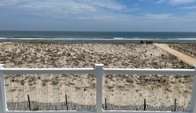 Oceanfront! Upstairs!