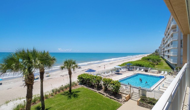 Oceanfront 2BR 2BA Condo 3rd Floor Balcony Sleeps 4