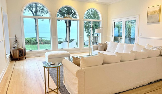 Oceanfront Views with Pool Table, 700sqft Deck & Game Room.