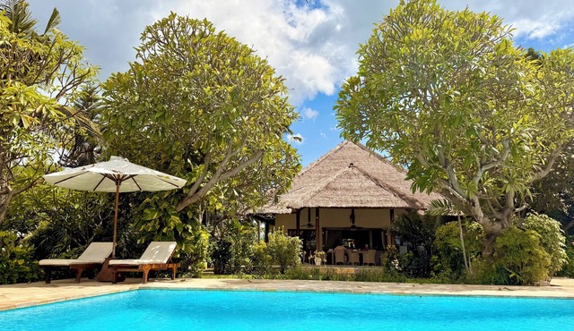 Oceanfront Villa Mawar – Private Pool, Gorgeous Sunsets & Friendly Staff