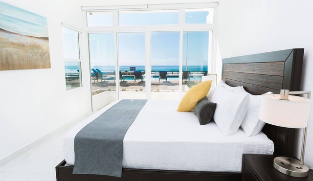 Oceanfront Villa Felicidad